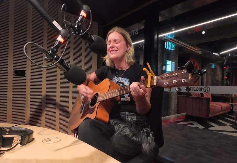 Romanie - 'Thrift Shop' live on Radio City May 7, 2026