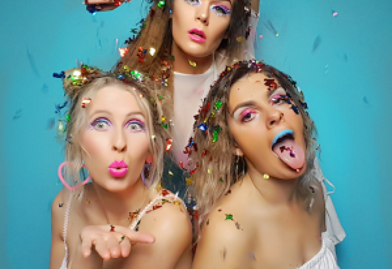 https://www.pbsfm.org.au/sites/default/files/images/Queenzw.png
